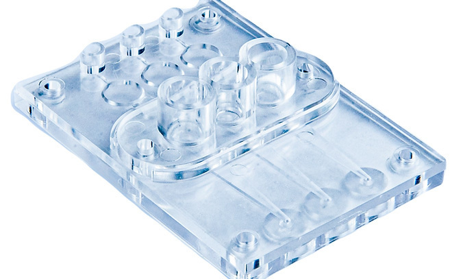 スキンチップ用微小流体プレート